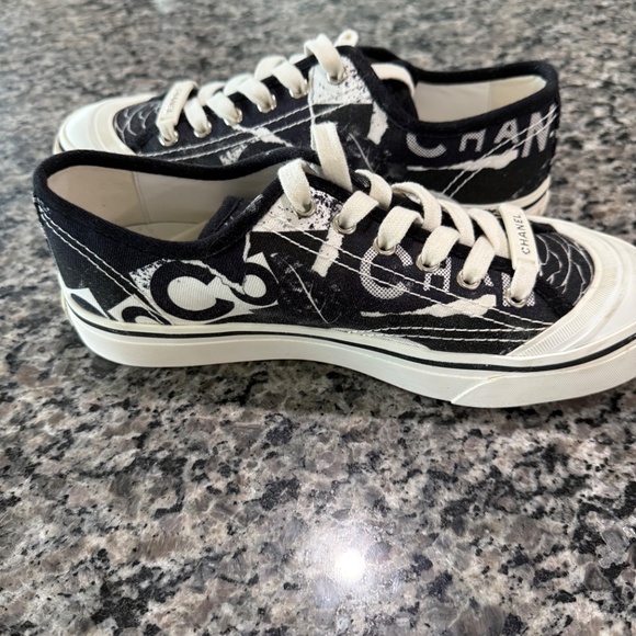 CHANEL Weekender Sneaker - Picture 4 of 10